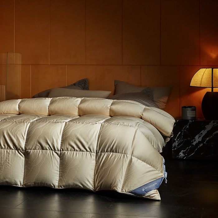 91家纺网 家纺一手货源 找家纺 暖羽屋羽绒馆 2025新款莱赛尔梦幻 鹅绒丝被子 羽毛被芯2米婚庆冬被春秋 双人羽绒被 梦幻鎏金 黄