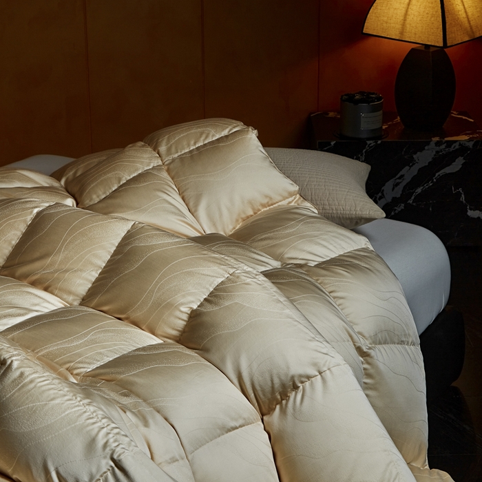 91家纺网 家纺一手货源 找家纺 暖羽屋羽绒馆 2025新款莱赛尔梦幻 鹅绒丝被子 羽毛被芯2米婚庆冬被春秋 双人羽绒被 梦幻鎏金 黄