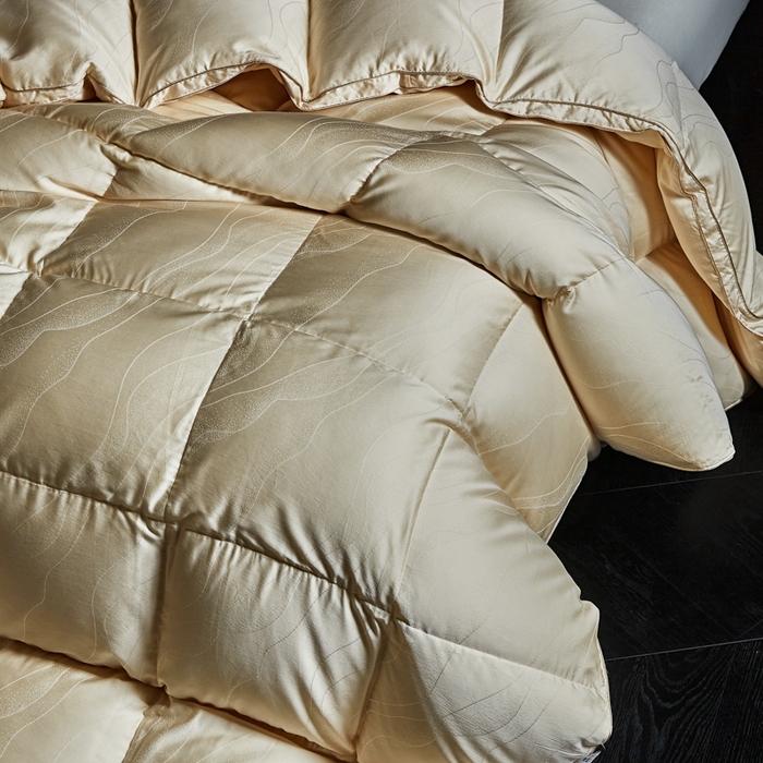 91家纺网 家纺一手货源 找家纺 暖羽屋羽绒馆 2025新款莱赛尔梦幻 鹅绒丝被子 羽毛被芯2米婚庆冬被春秋 双人羽绒被 梦幻鎏金 黄