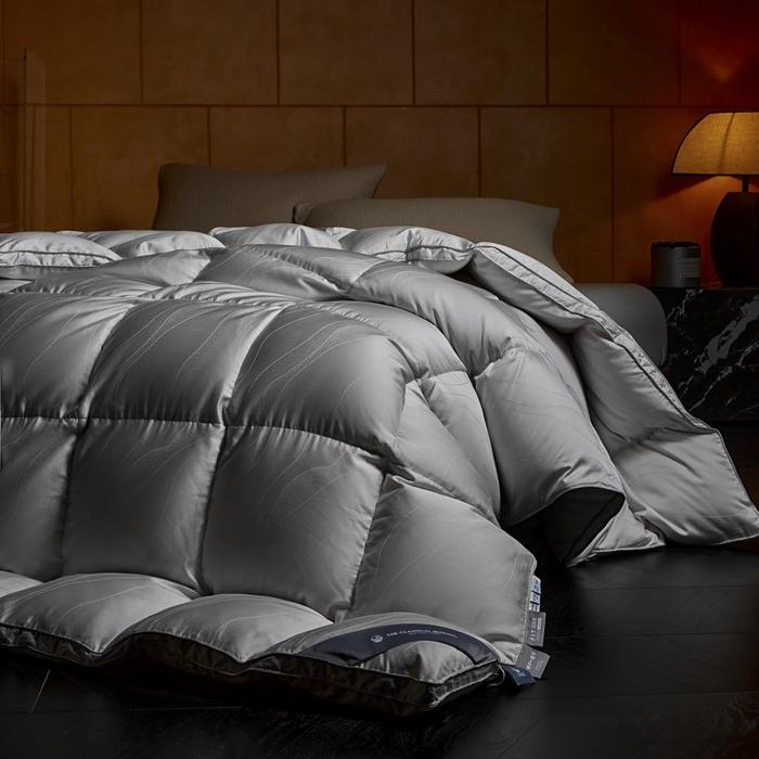 91家纺网 家纺一手货源 找家纺 暖羽屋羽绒馆 2025新款莱赛尔梦幻 鹅绒丝被子 羽毛被芯2米婚庆冬被春秋 双人羽绒被 梦幻鎏金 灰