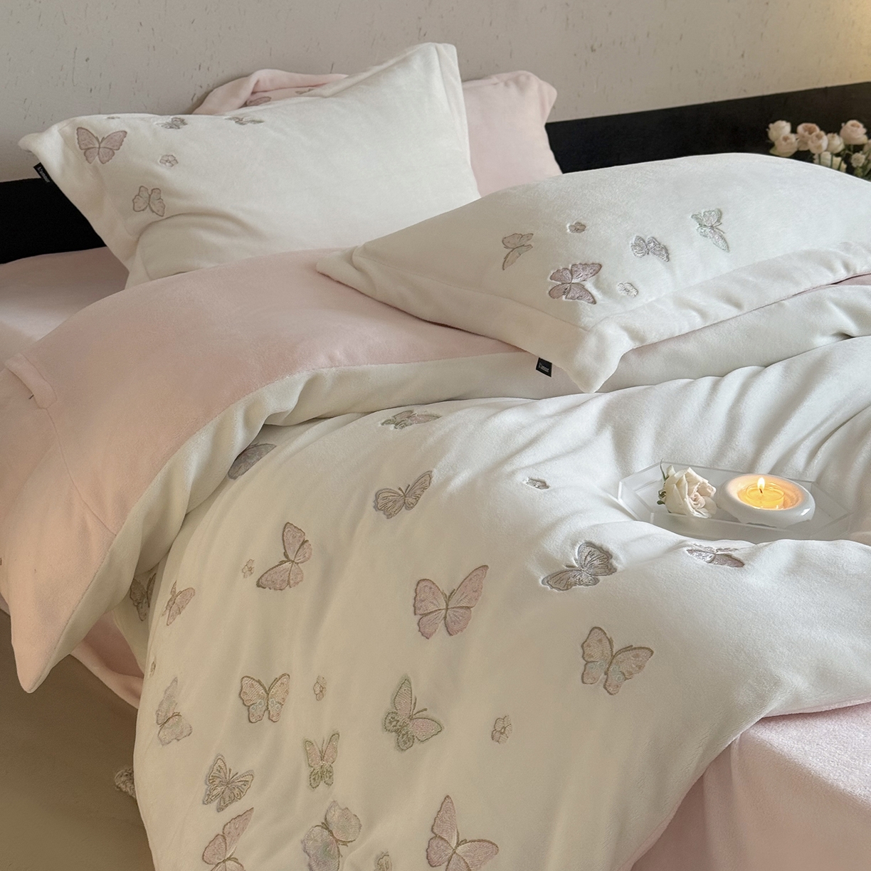 91家纺网 家纺一手货源 找家纺 （总）鹿班家居 2025新款冬季高克重牛奶绒精密刺绣系列四件套-温柔浅梦（标准会员-10元）