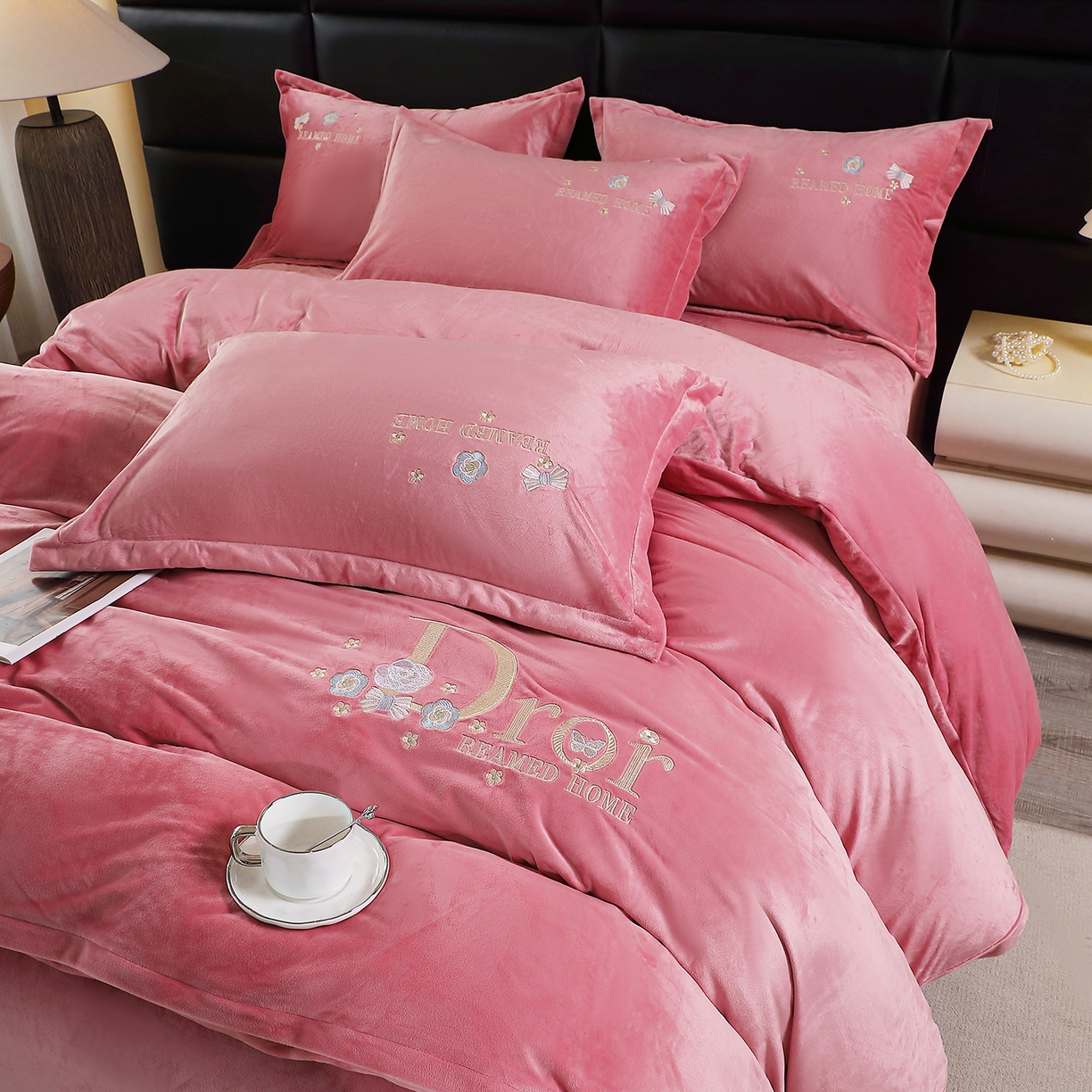 91家纺网 家纺一手货源 找家纺 晶缦家纺 2025新款高克重全消光蚕丝绒刺绣花四件套 初羡-豆沙