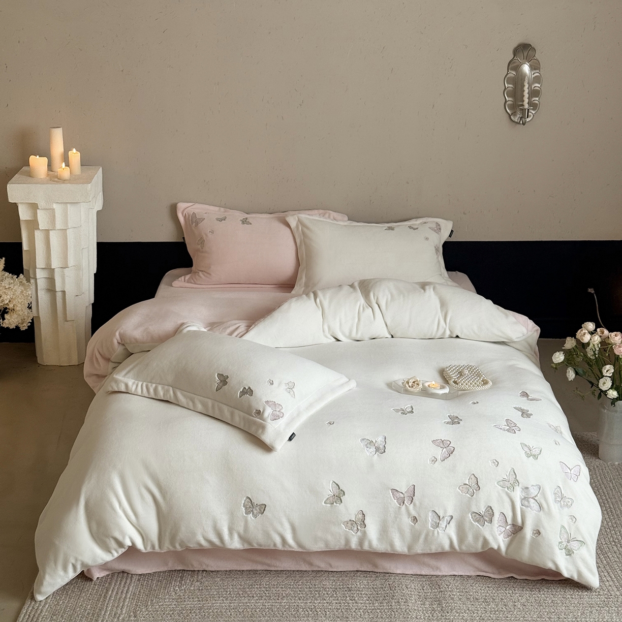 91家纺网 家纺一手货源 找家纺 鹿班家居 2025新款冬季高克重牛奶绒精密刺绣系列四件套-温柔浅梦（标准会员-10元） 温柔浅梦-白色