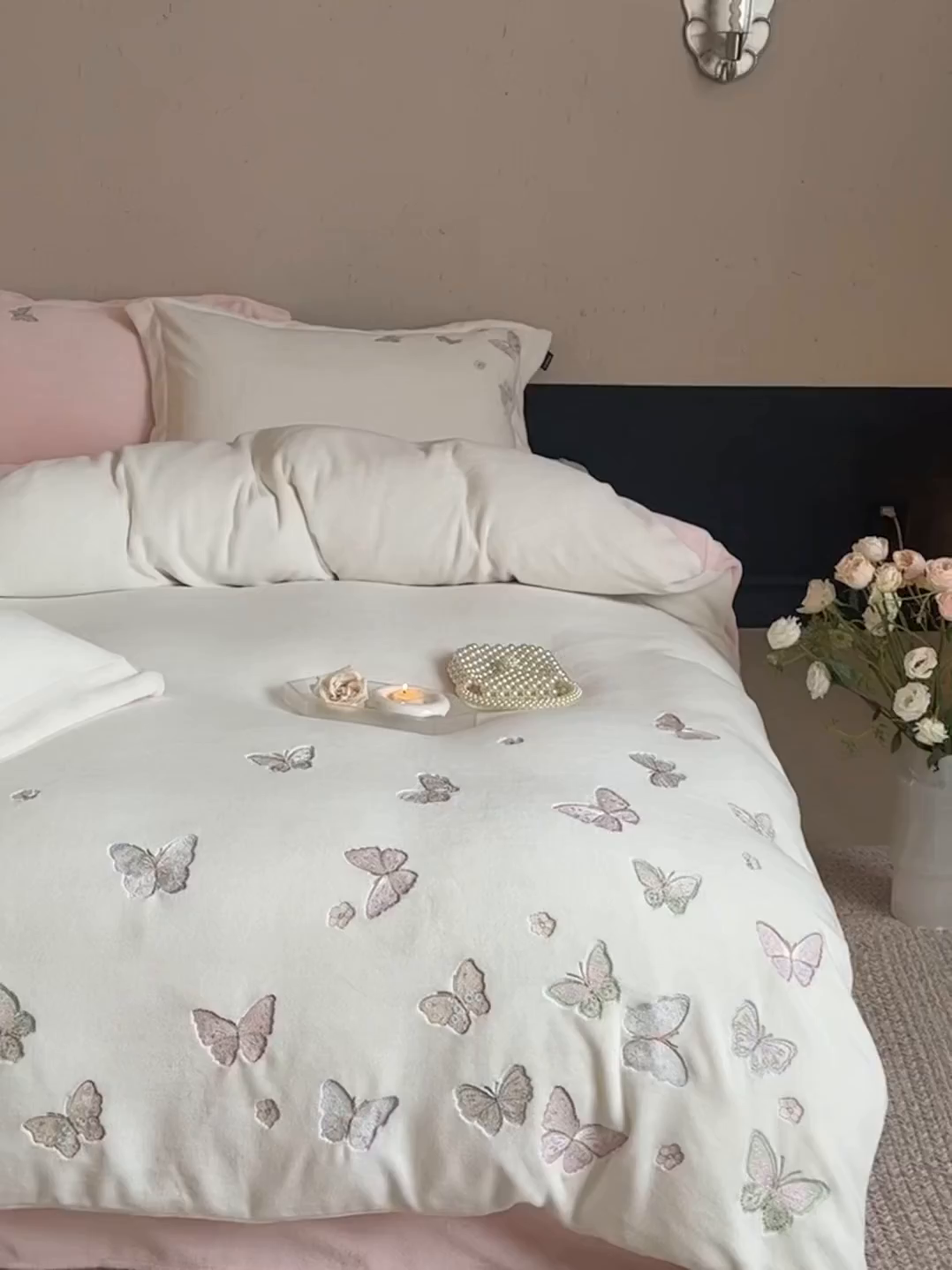 91家纺网 家纺一手货源 找家纺 鹿班家居 2025新款冬季高克重牛奶绒精密刺绣系列四件套-温柔浅梦（标准会员-10元） 温柔浅梦-白色