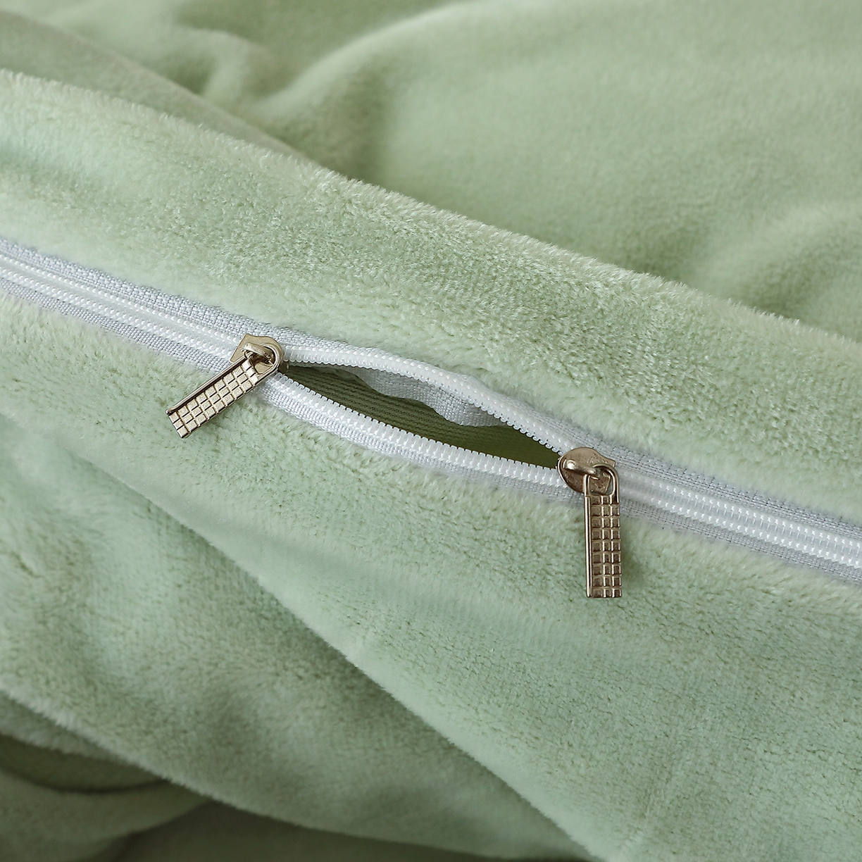 91家纺网 家纺一手货源 找家纺 晶缦家纺 2025新款高克重全消光蚕丝绒刺绣花四件套 初羡-清新绿