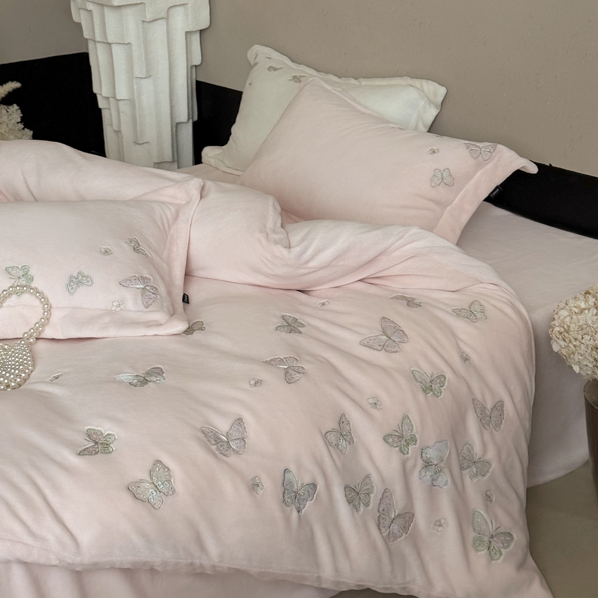 鹿班家居 2025新款冬季高克重牛奶绒精密刺绣系列四件套-温柔浅梦（标准会员-10元） 温柔浅梦-粉色