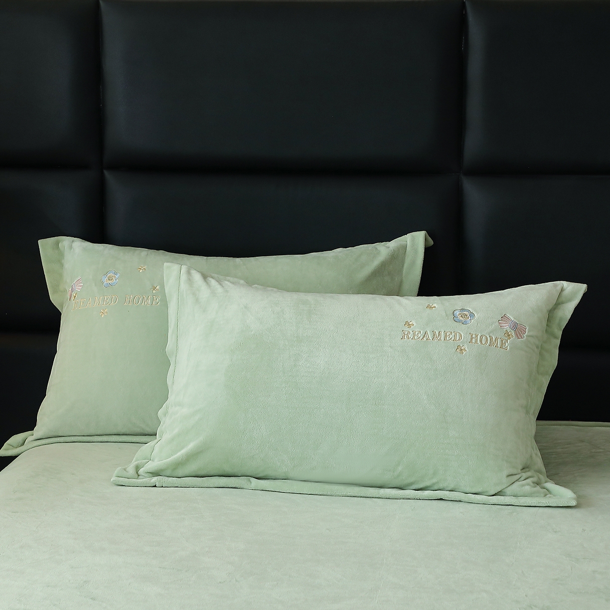 91家纺网 家纺一手货源 找家纺 晶缦家纺 2025新款高克重全消光蚕丝绒刺绣花四件套 初羡-清新绿