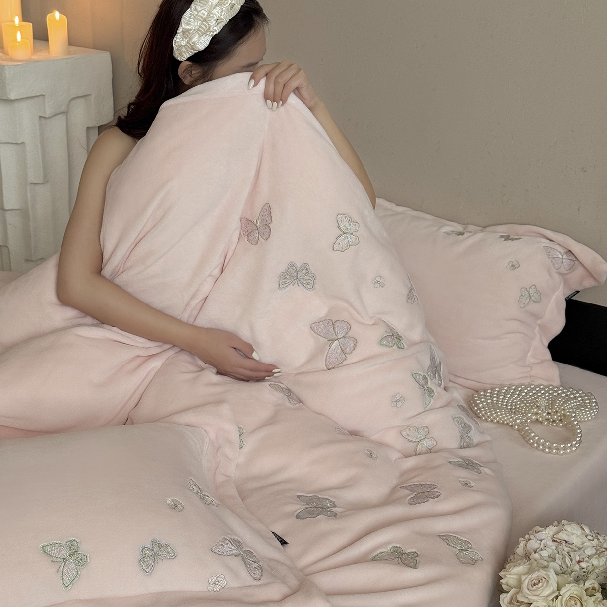 91家纺网 家纺一手货源 找家纺 鹿班家居 2025新款冬季高克重牛奶绒精密刺绣系列四件套-温柔浅梦（标准会员-10元） 温柔浅梦-粉色