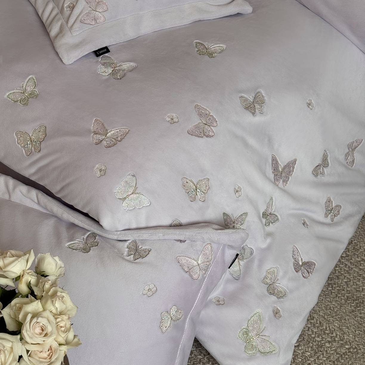 91家纺网 家纺一手货源 找家纺 鹿班家居 2025新款冬季高克重牛奶绒精密刺绣系列四件套-温柔浅梦（标准会员-10元） 温柔浅梦-紫色