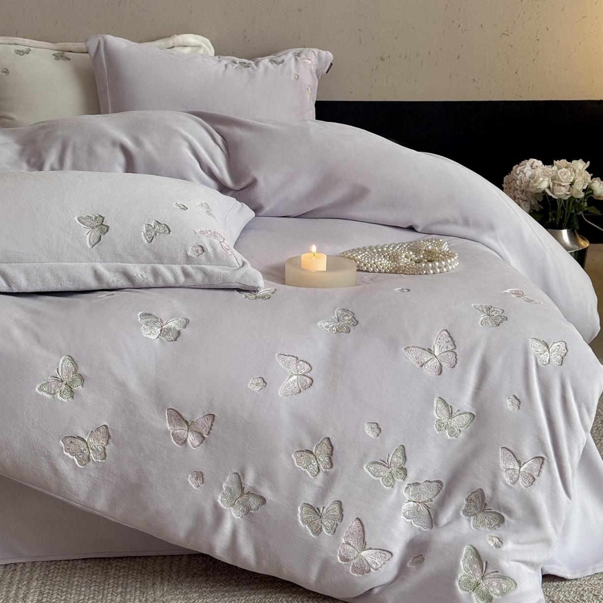 91家纺网 家纺一手货源 找家纺 鹿班家居 2025新款冬季高克重牛奶绒精密刺绣系列四件套-温柔浅梦（标准会员-10元） 温柔浅梦-紫色