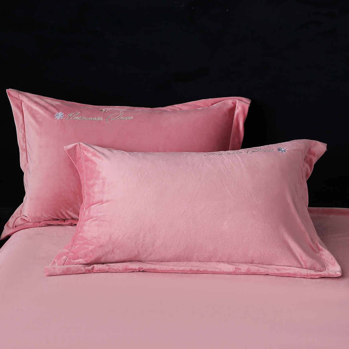 91家纺网 家纺一手货源 找家纺 晶缦家纺 2025新款高克重全消光蚕丝绒刺绣花四件套 繁花-豆沙