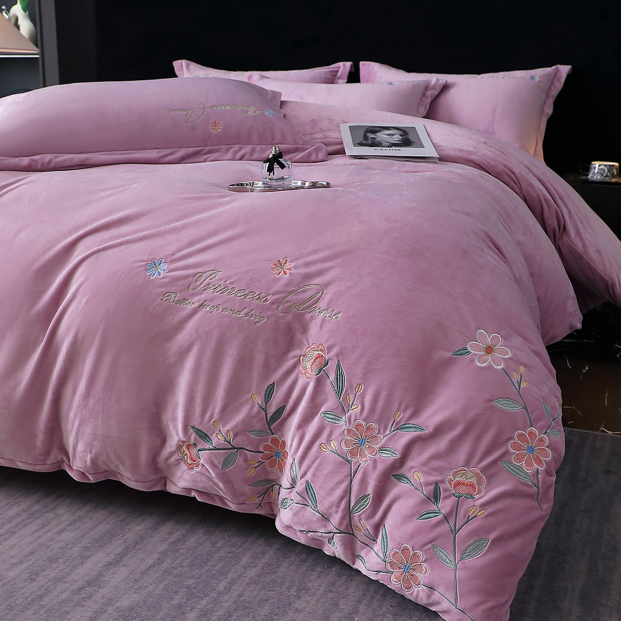 91家纺网 家纺一手货源 找家纺 晶缦家纺 2025新款高克重全消光蚕丝绒刺绣花四件套 繁花-薰衣紫