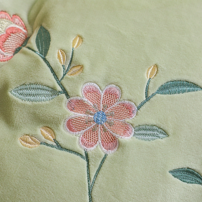 91家纺网 家纺一手货源 找家纺 晶缦家纺 2025新款超高克重保暖太阳绒刺绣花四件套 花觅-清新绿