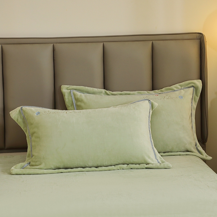 91家纺网 家纺一手货源 找家纺 晶缦家纺 2025新款超高克重保暖太阳绒刺绣花四件套 花觅-清新绿