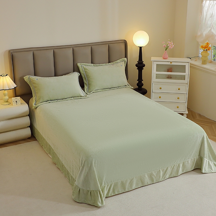 91家纺网 家纺一手货源 找家纺 晶缦家纺 2025新款超高克重保暖太阳绒刺绣花四件套 花觅-清新绿