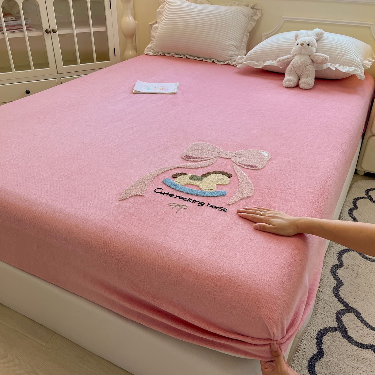 91家纺网 家纺一手货源 找家纺 （总）子钦家纺 2025秋冬新款加厚牛奶绒毛巾绣床笠