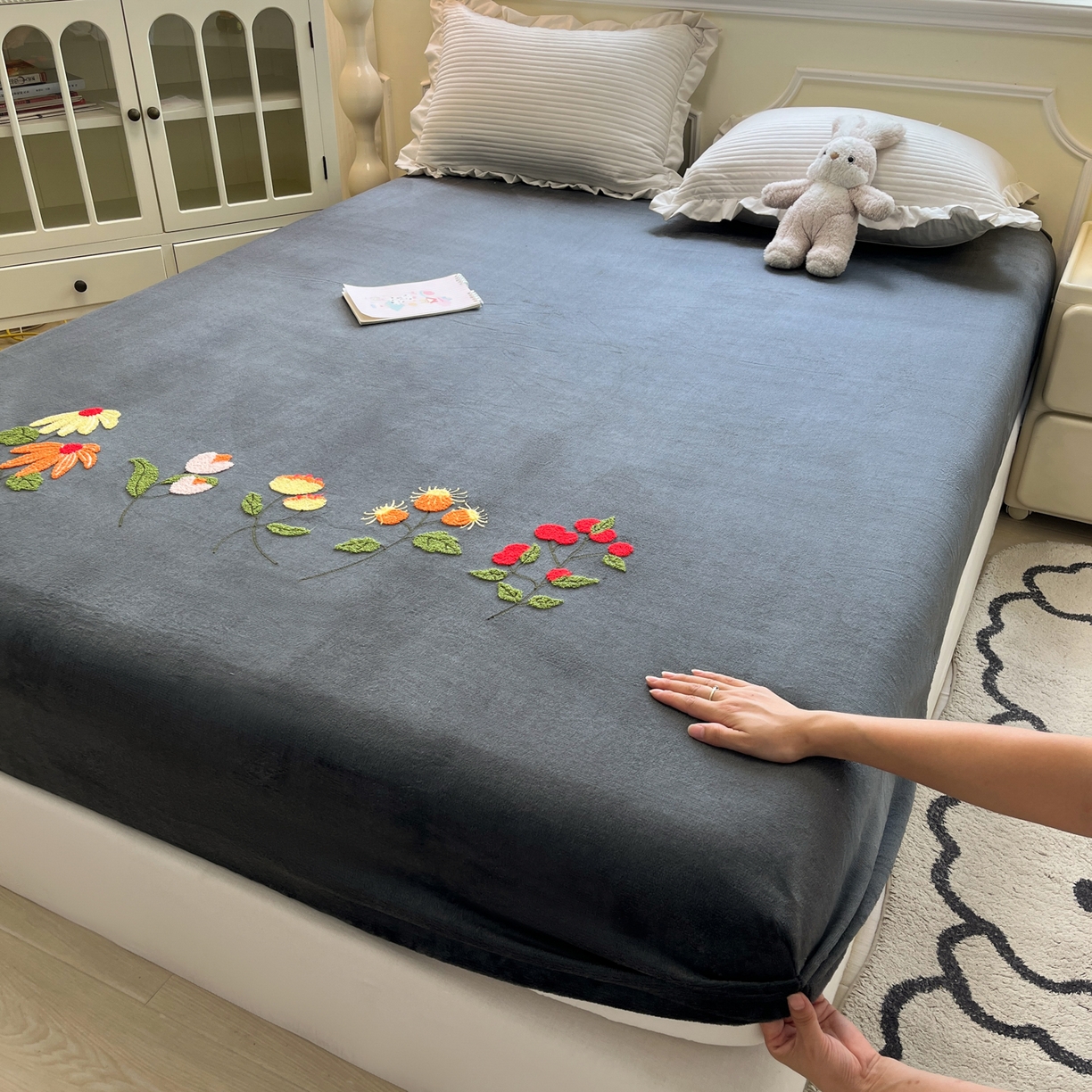 91家纺网 家纺一手货源 找家纺 （总）子钦家纺 2025秋冬新款加厚牛奶绒毛巾绣床笠