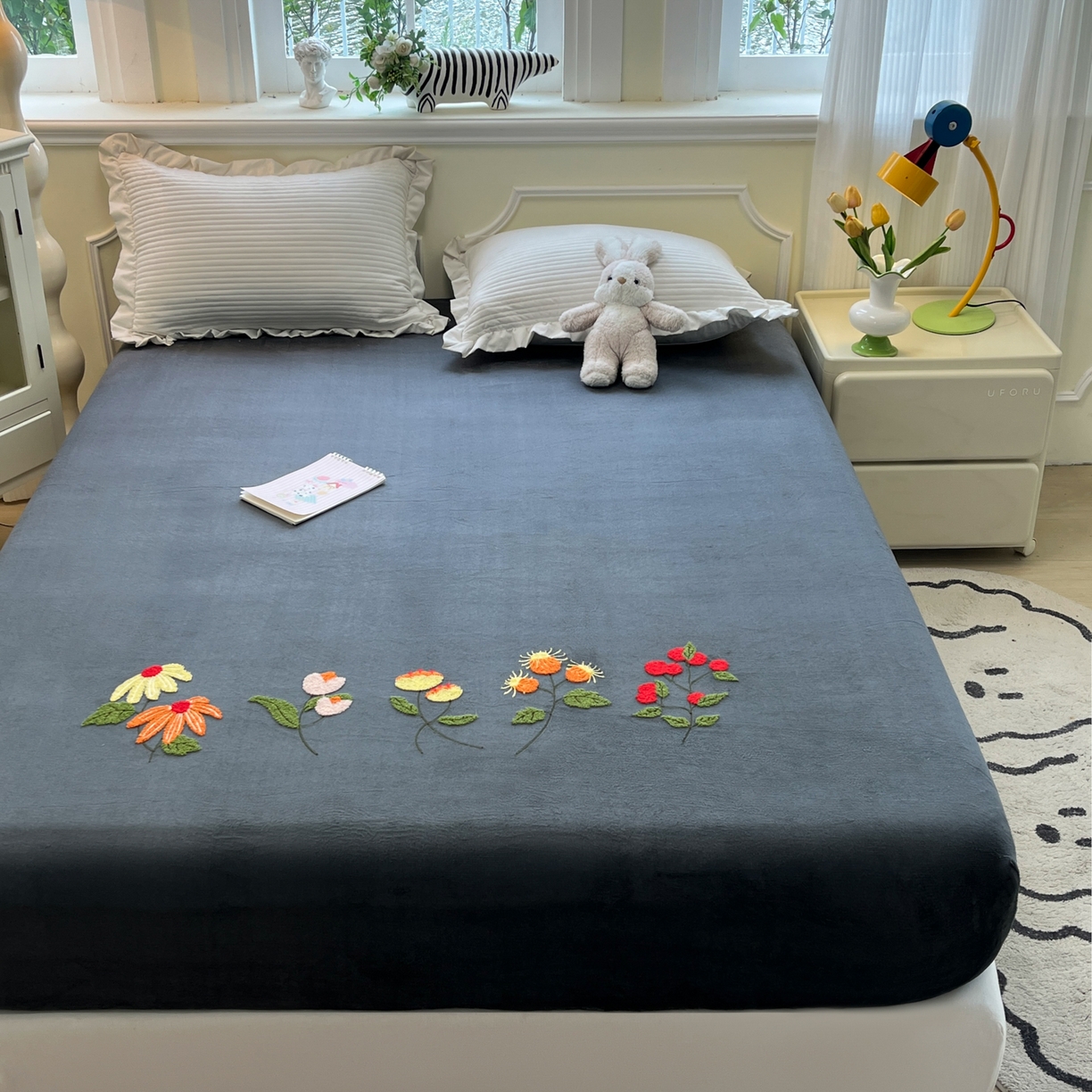 91家纺网 家纺一手货源 找家纺 子钦家纺 2025秋冬新款加厚牛奶绒毛巾绣床笠 万花从中-深灰