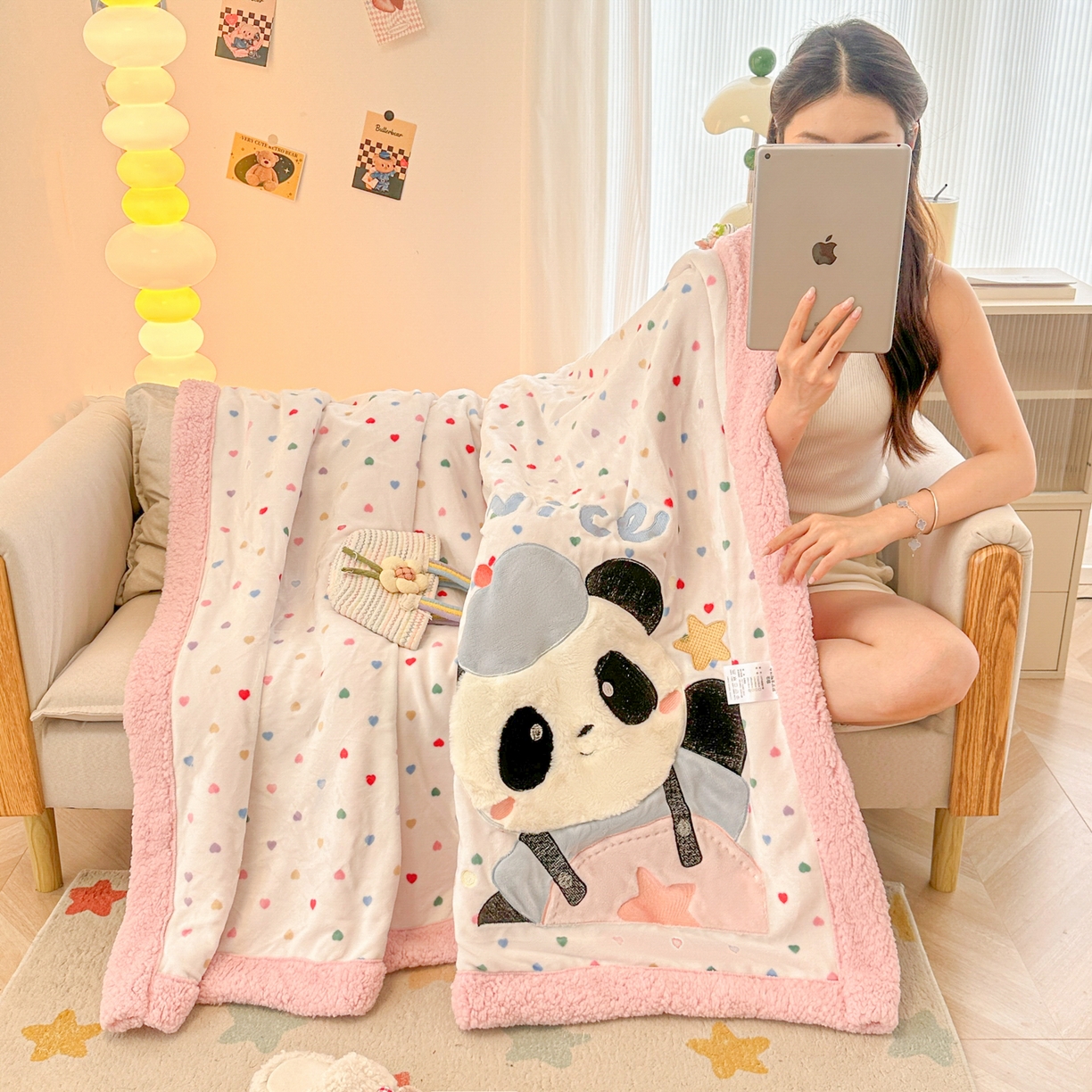 91家纺网 家纺一手货源 找家纺 （总）子钦家纺 2025新款秋冬加厚牛奶绒羊羔绒卡通贴布绣毛毯-快乐熊猫