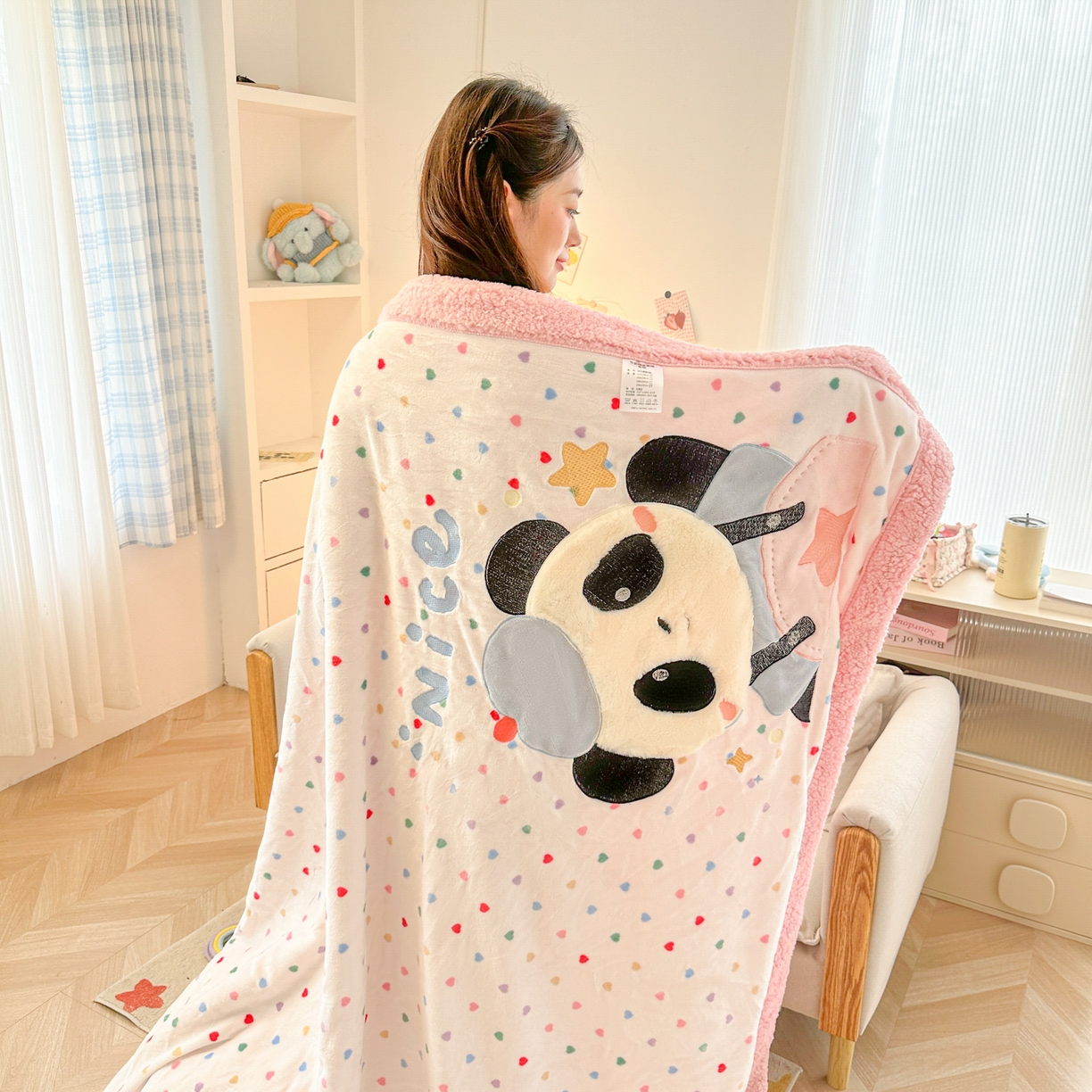 91家纺网 家纺一手货源 找家纺 （总）子钦家纺 2025新款秋冬加厚牛奶绒羊羔绒卡通贴布绣毛毯-快乐熊猫