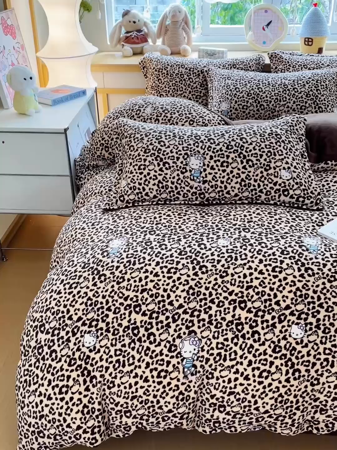 91家纺网 家纺一手货源 找家纺 一比一  2025新款双面牛奶绒四件套 豹纹KT- 咖