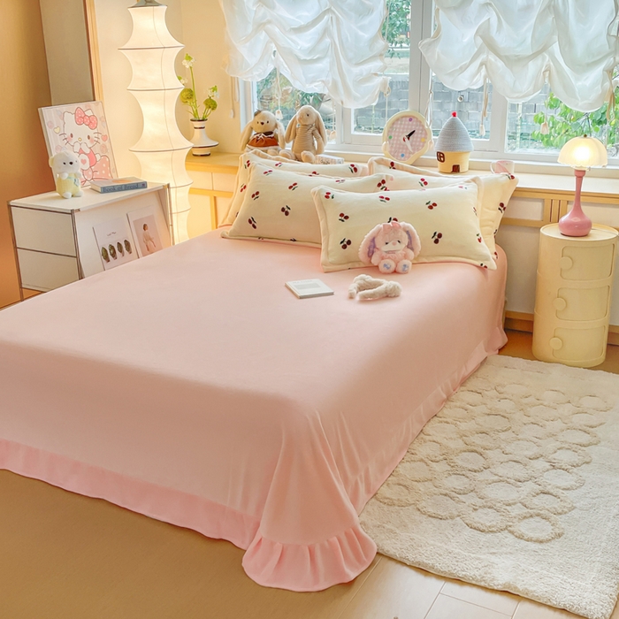 91家纺网 家纺一手货源 找家纺 一比一  2025新款双面牛奶绒四件套 樱桃派