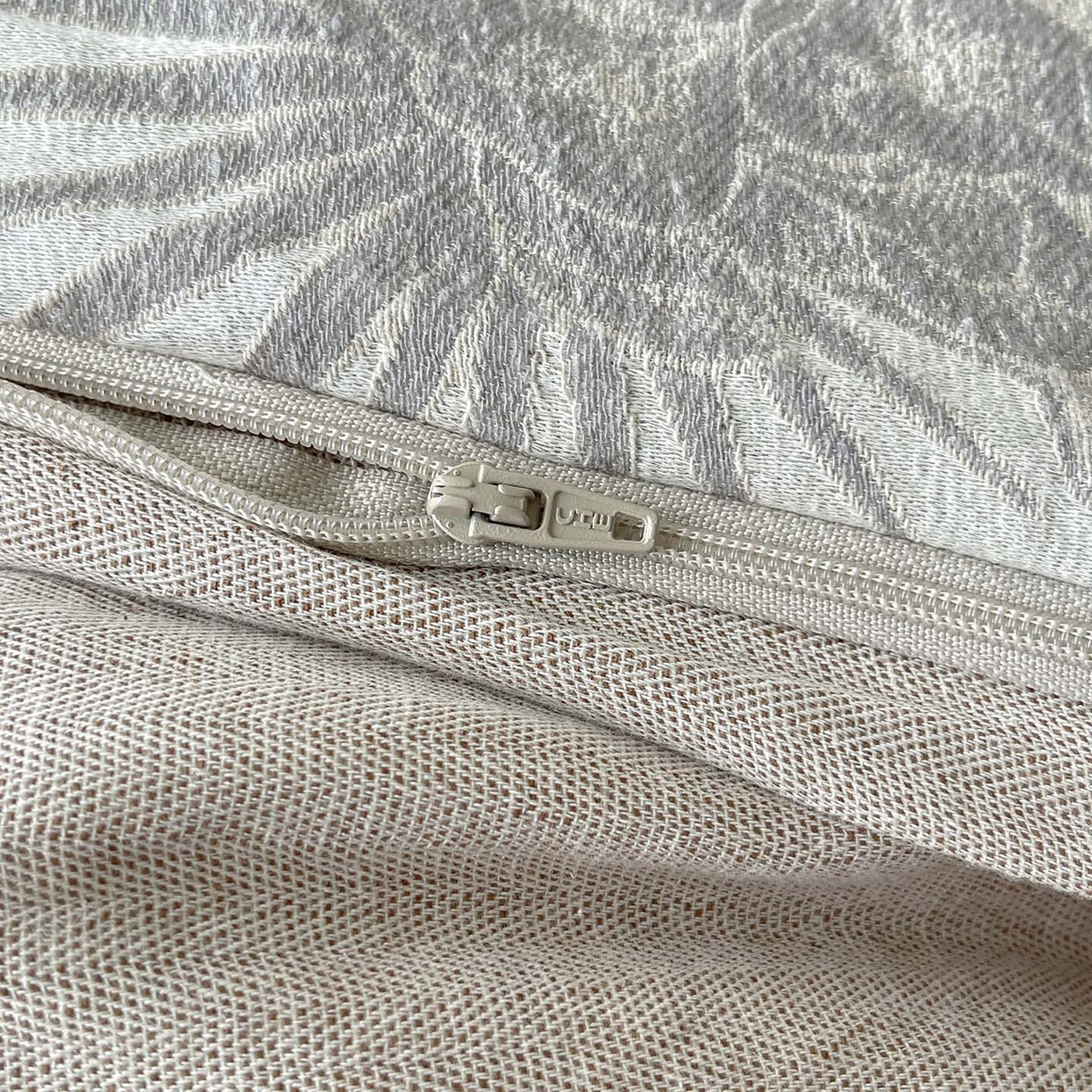 91家纺网 家纺一手货源 找家纺  2025新款秋冬新款色织提花棉麻四件套纯棉全棉复古风素色亚麻高级感工艺款床上用品 茉宜-灰