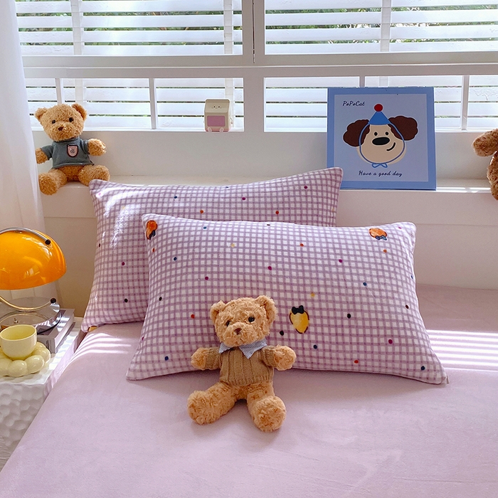 91家纺网 家纺一手货源 找家纺 YYDS网供  2025新款ins风牛奶绒四件套萌趣卡通三件套花卉单被套秋冬软fufu防静电 彩色草莓波点