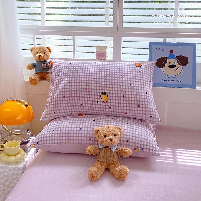 91家纺网 家纺一手货源 找家纺 YYDS网供  2025新款ins风牛奶绒四件套萌趣卡通三件套花卉单被套秋冬软fufu防静电 彩色草莓波点