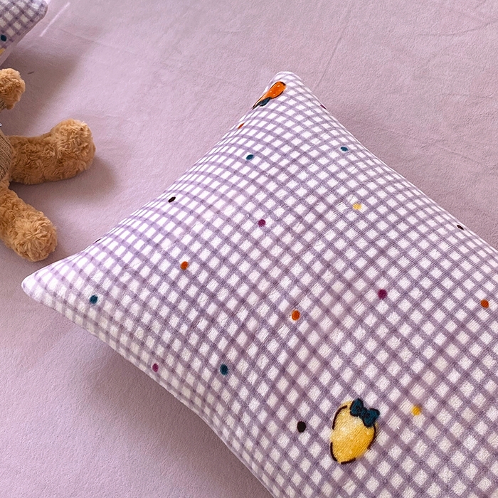 91家纺网 家纺一手货源 找家纺 YYDS网供  2025新款ins风牛奶绒四件套萌趣卡通三件套花卉单被套秋冬软fufu防静电 彩色草莓波点