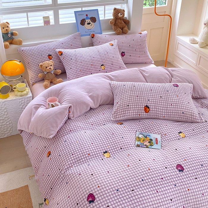 91家纺网 家纺一手货源 找家纺 YYDS网供  2025新款ins风牛奶绒四件套萌趣卡通三件套花卉单被套秋冬软fufu防静电 彩色草莓波点