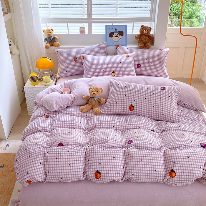 91家纺网 家纺一手货源 找家纺 YYDS网供  2025新款ins风牛奶绒四件套萌趣卡通三件套花卉单被套秋冬软fufu防静电 彩色草莓波点