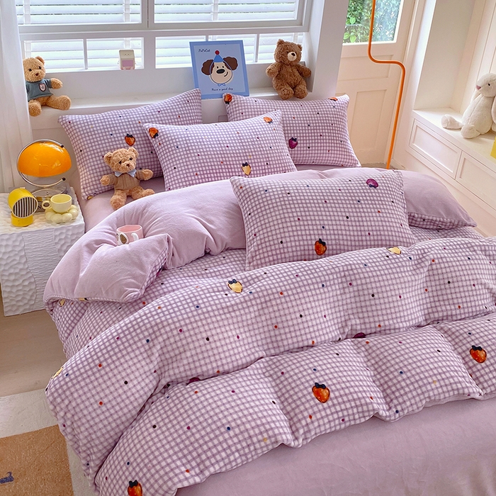 91家纺网 家纺一手货源 找家纺 YYDS网供  2025新款ins风牛奶绒四件套萌趣卡通三件套花卉单被套秋冬软fufu防静电 彩色草莓波点