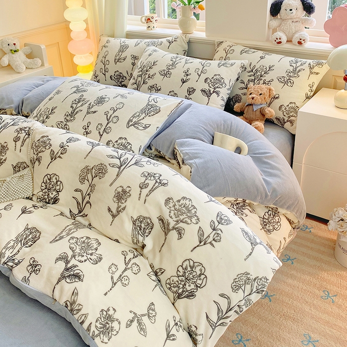 91家纺网 家纺一手货源 找家纺 YYDS网供  2025新款ins风牛奶绒四件套萌趣卡通三件套花卉单被套秋冬软fufu防静电 丛林兔影斯基