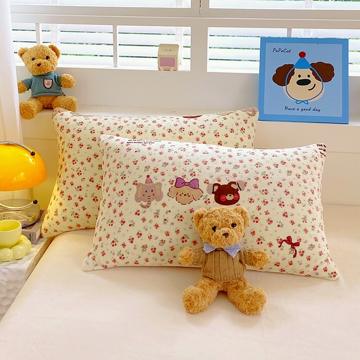 91家纺网 家纺一手货源 找家纺 YYDS网供  2025新款ins风牛奶绒四件套萌趣卡通三件套花卉单被套秋冬软fufu防静电 动物乐园