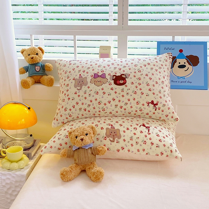 91家纺网 家纺一手货源 找家纺 YYDS网供  2025新款ins风牛奶绒四件套萌趣卡通三件套花卉单被套秋冬软fufu防静电 动物乐园