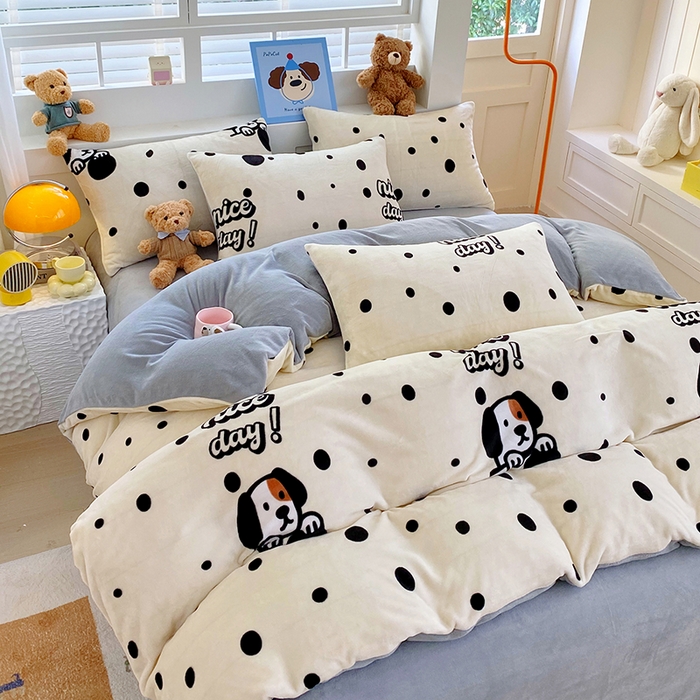 91家纺网 家纺一手货源 找家纺 YYDS网供  2025新款ins风牛奶绒四件套萌趣卡通三件套花卉单被套秋冬软fufu防静电 黑白的波点狗