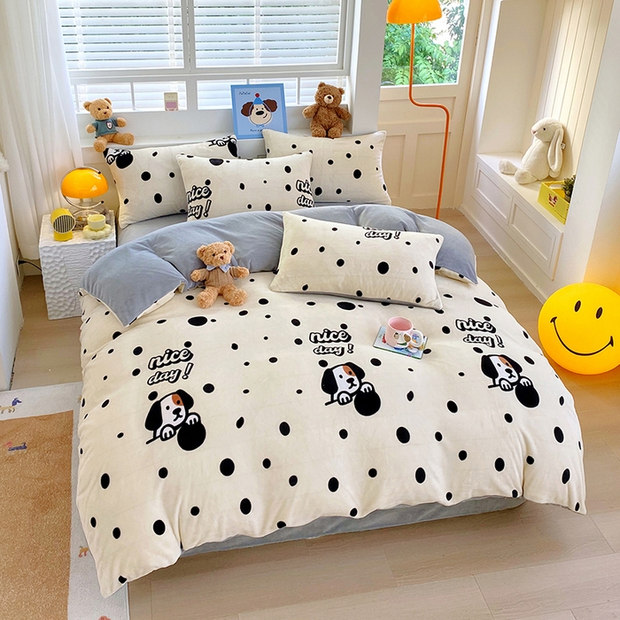 91家纺网 家纺一手货源 找家纺 YYDS网供  2025新款ins风牛奶绒四件套萌趣卡通三件套花卉单被套秋冬软fufu防静电 黑白的波点狗