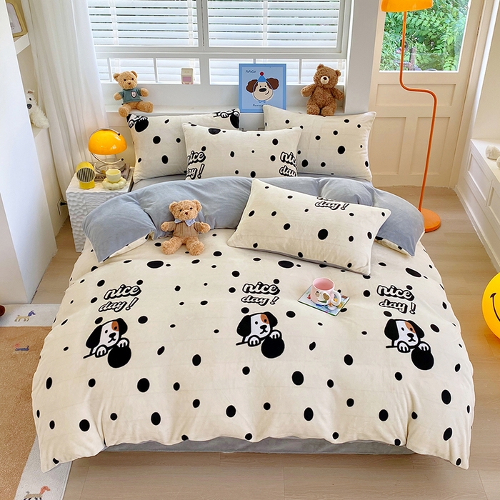91家纺网 家纺一手货源 找家纺 YYDS网供  2025新款ins风牛奶绒四件套萌趣卡通三件套花卉单被套秋冬软fufu防静电 黑白的波点狗