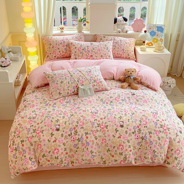 91家纺网 家纺一手货源 找家纺 YYDS网供  2025新款ins风牛奶绒四件套萌趣卡通三件套花卉单被套秋冬软fufu防静电 花园猫语日记