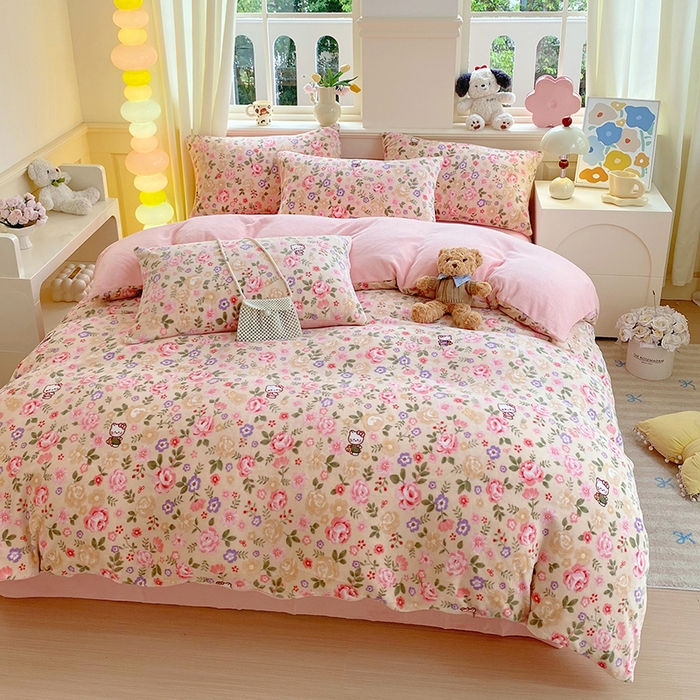 91家纺网 家纺一手货源 找家纺 YYDS网供  2025新款ins风牛奶绒四件套萌趣卡通三件套花卉单被套秋冬软fufu防静电 花园猫语日记