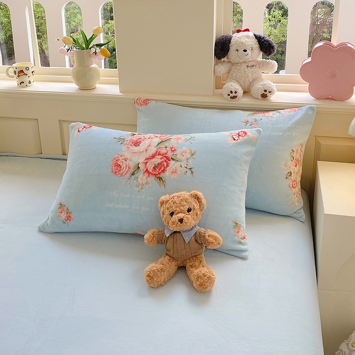 91家纺网 家纺一手货源 找家纺 YYDS网供  2025新款ins风牛奶绒四件套萌趣卡通三件套花卉单被套秋冬软fufu防静电 丽丝鲜花绽放