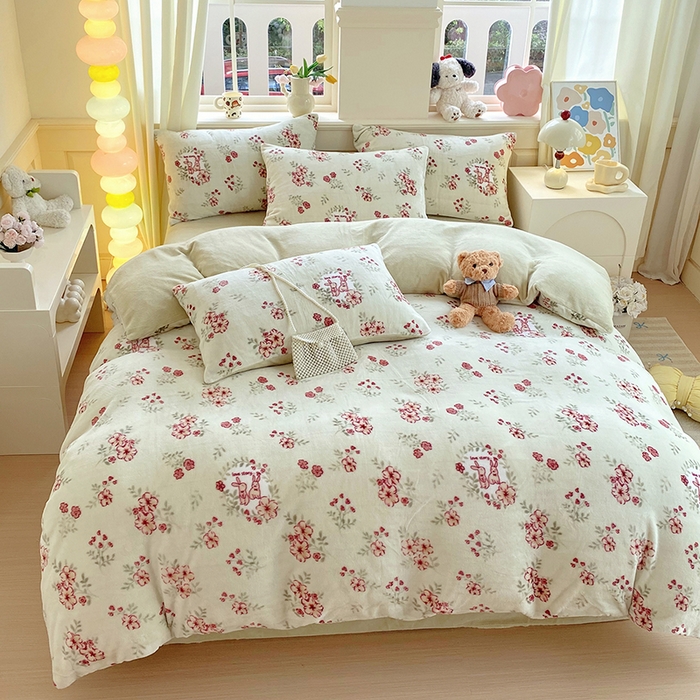 91家纺网 家纺一手货源 找家纺 YYDS网供  2025新款ins风牛奶绒四件套萌趣卡通三件套花卉单被套秋冬软fufu防静电 两小花落玉兔