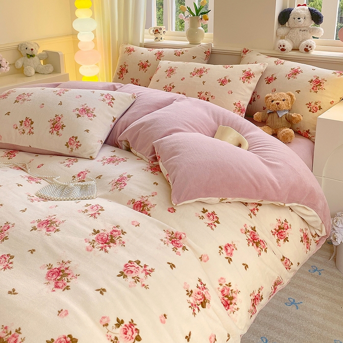 91家纺网 家纺一手货源 找家纺 YYDS网供  2025新款ins风牛奶绒四件套萌趣卡通三件套花卉单被套秋冬软fufu防静电 玫瑰约花仙子