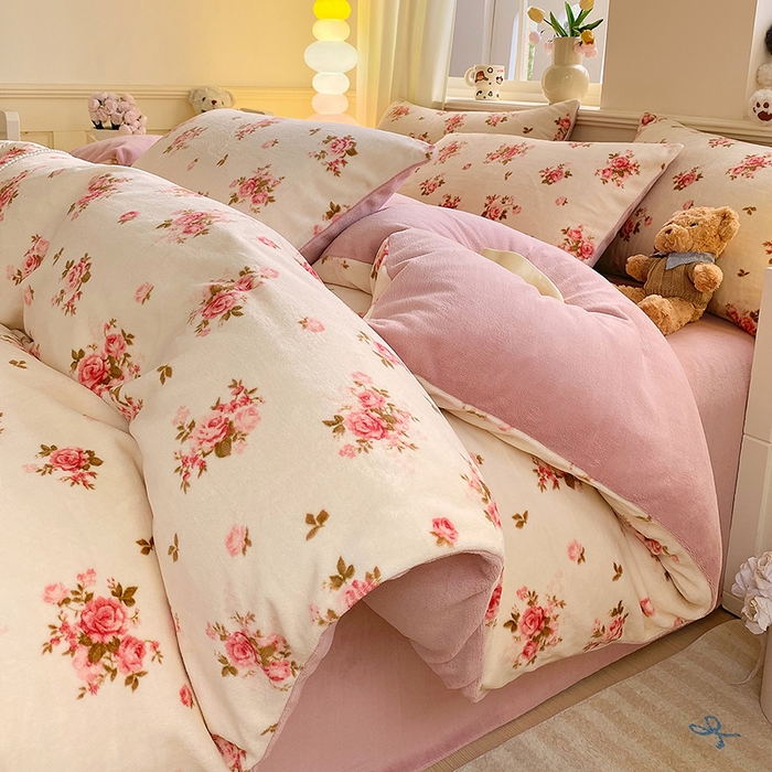 91家纺网 家纺一手货源 找家纺 YYDS网供  2025新款ins风牛奶绒四件套萌趣卡通三件套花卉单被套秋冬软fufu防静电 玫瑰约花仙子