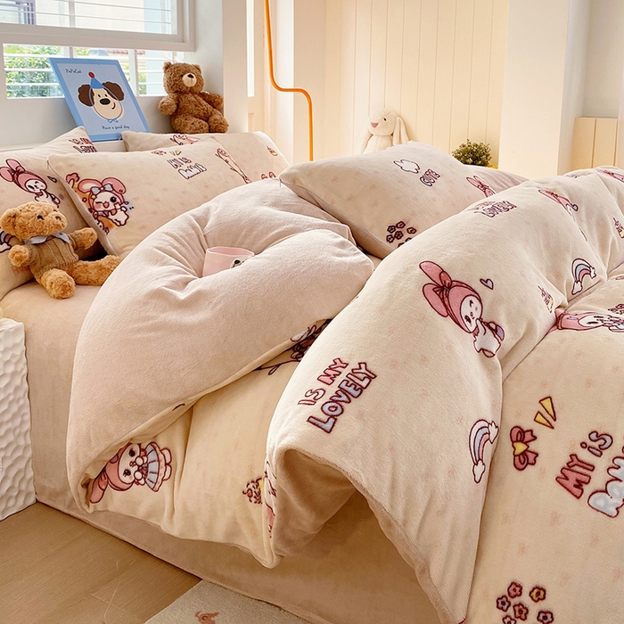 91家纺网 家纺一手货源 找家纺 YYDS网供  2025新款ins风牛奶绒四件套萌趣卡通三件套花卉单被套秋冬软fufu防静电 美乐蒂萌