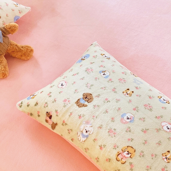 91家纺网 家纺一手货源 找家纺 YYDS网供  2025新款ins风牛奶绒四件套萌趣卡通三件套花卉单被套秋冬软fufu防静电 迷你旺仔相会