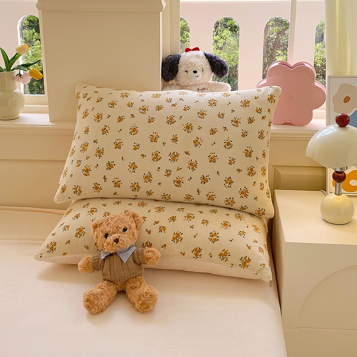 91家纺网 家纺一手货源 找家纺 YYDS网供  2025新款ins风牛奶绒四件套萌趣卡通三件套花卉单被套秋冬软fufu防静电 田国小花