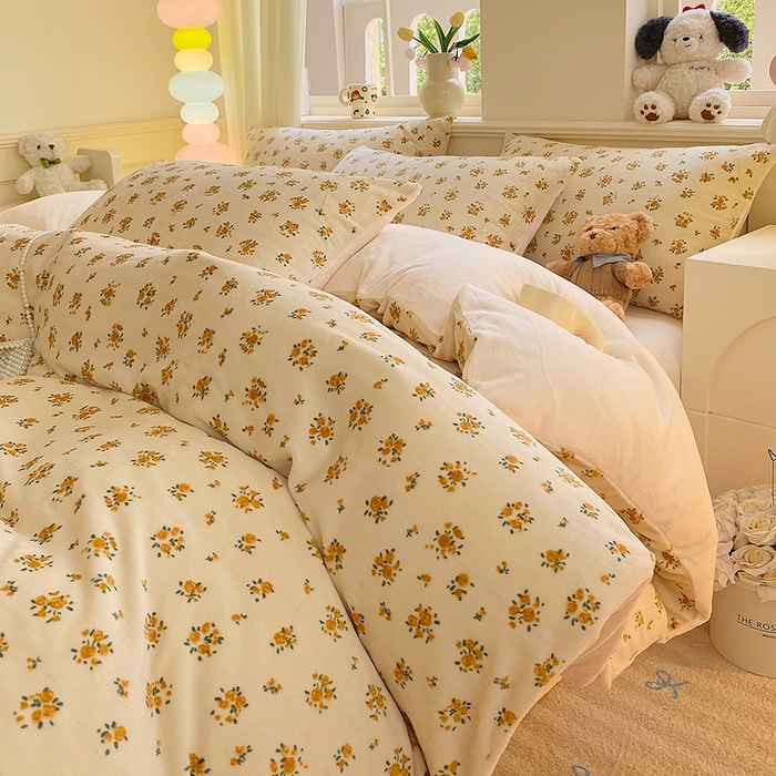 91家纺网 家纺一手货源 找家纺 YYDS网供  2025新款ins风牛奶绒四件套萌趣卡通三件套花卉单被套秋冬软fufu防静电 田国小花