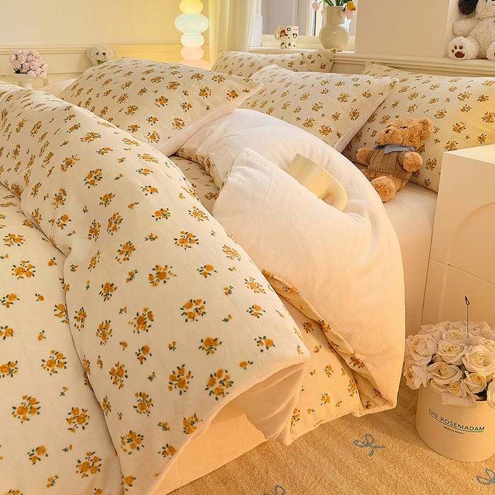 91家纺网 家纺一手货源 找家纺 YYDS网供  2025新款ins风牛奶绒四件套萌趣卡通三件套花卉单被套秋冬软fufu防静电 田国小花